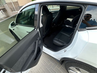 Tesla Model Y foto 8