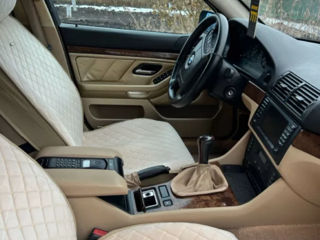 BMW 5 Series foto 7