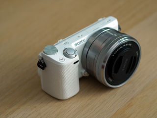 Sony Alpha NEX 5R Kit