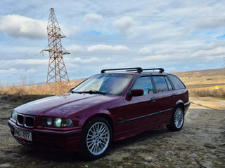 BMW 3 Series Touring foto 3