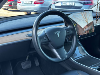 Tesla Model 3 foto 11