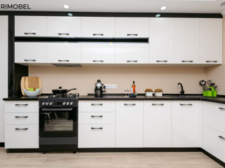 Descoperă eleganța și funcționalitatea într-o bucătărie personalizată! foto 6