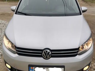 Volkswagen Touran foto 2