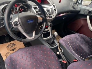 Ford Fiesta 5D foto 9