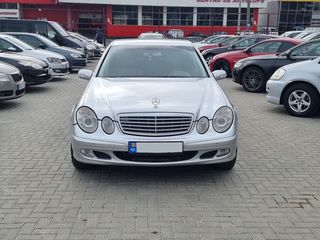 Mercedes E Class foto 2