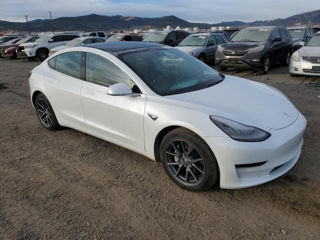 Tesla Model 3 foto 3