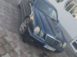 Mercedes E-Class foto 2