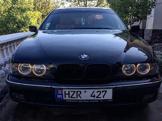 BMW 5 Series foto 2