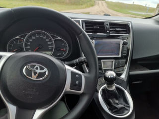 Toyota Verso-S foto 2