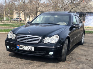 Mercedes C-Class foto 2