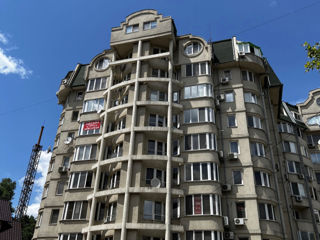 Apartament cu 3 camere, 159 m², Centru, Chișinău foto 2