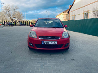 Ford Fiesta foto 2