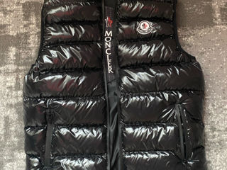 Moncler S