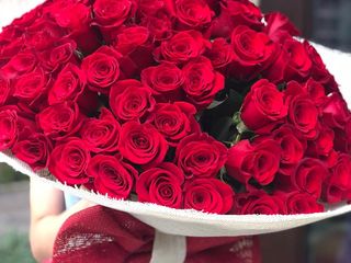 Букеты из роз на 14 февраля. Большой выбор букетов из свежих цветов с доставкой! foto 9