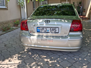 Toyota Avensis foto 9