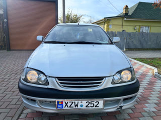 Toyota Avensis foto 8