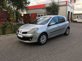 Renault Clio foto 1