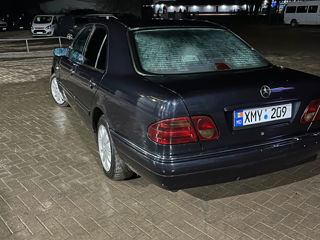 Mercedes E-Class foto 3