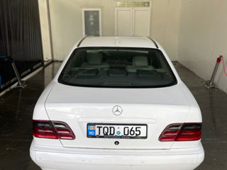 Mercedes E-Class foto 1