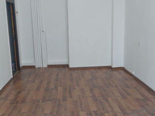 Oficiu de 23,60 m2 pentru 1-3 persoane pe str. Tighina 65 foto 3