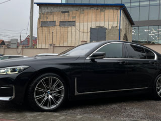 BMW 7 Series foto 1