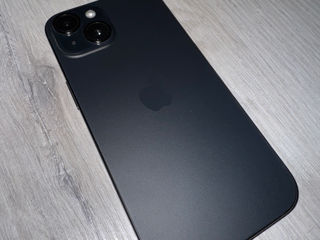 Vând iPhone 15