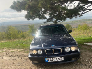 BMW 5 Series foto 1