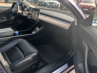 Tesla Model 3 foto 14