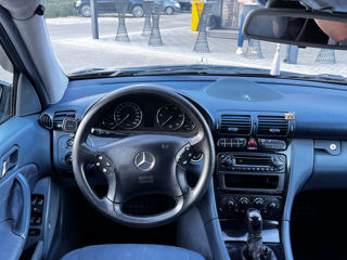 Mercedes C-Class foto 9