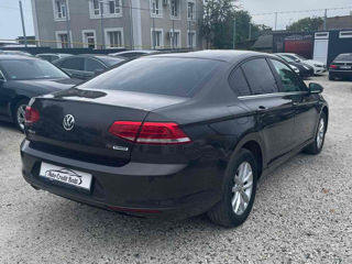 Volkswagen Passat foto 3