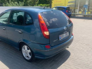 Nissan Almera Tino