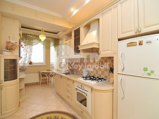 Apartament cu 2 camere, reparație euro, Centru, 1000 € ! foto 6