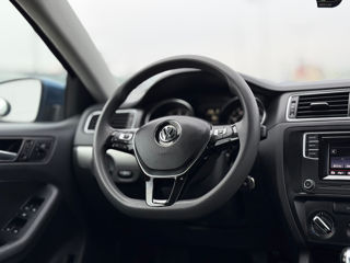 Volkswagen Jetta foto 8