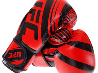 Боксерские перчатки UFC кожаные 10,12,14 O.Z в наличии ( новые)