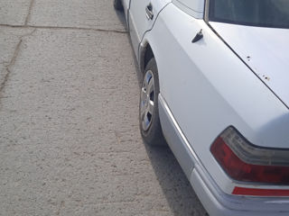 Mercedes Series (W124) foto 4