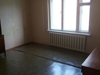 Vind apartament cu 3 camere foto 2