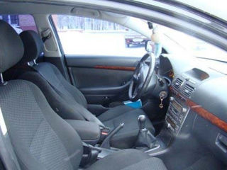 Toyota Avensis foto 2