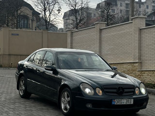 Mercedes E-Class foto 2