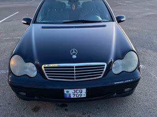 Mercedes C-Class foto 1