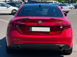 Alfa Romeo Giulia foto 9