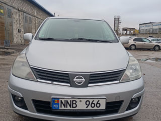 Nissan Tiida foto 1