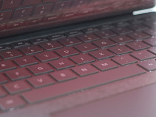 Microsoft Surface Laptop 2 (Core i5 8250u/8Gb Ram/256Gb SSD/13.5" 2K PixelSense Touch) foto 10