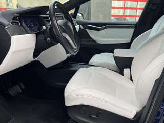 Tesla Model X foto 11