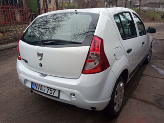 Dacia Sandero foto 2