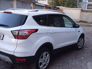 Ford Kuga foto 2