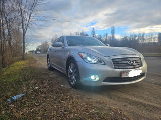 Infiniti M