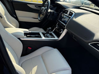Jaguar XE фото 4