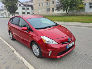 Toyota Prius v foto 4