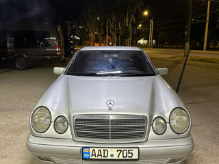 Mercedes E-Class фото 1