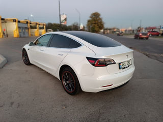 Tesla Model 3 foto 3